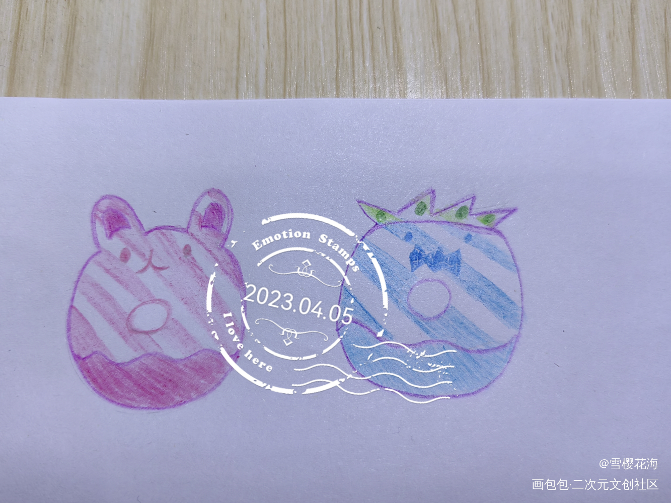 一对甜甜圈🍩🍩_铅笔摸鱼页彩铅手绘临摹绘画作品