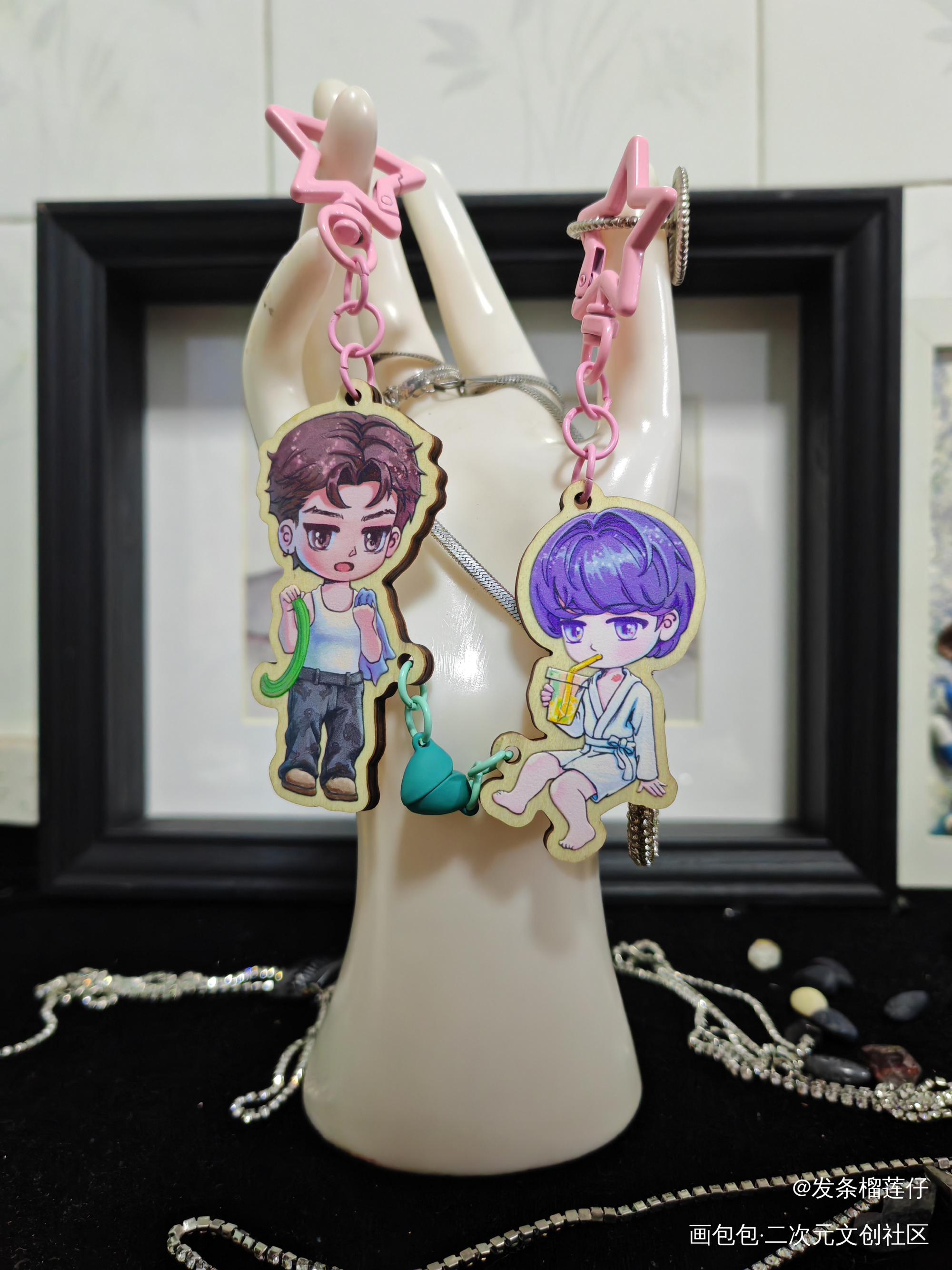 做好的韩楚挂件_提灯看刺刀韩楚韩越楚慈绘画作品